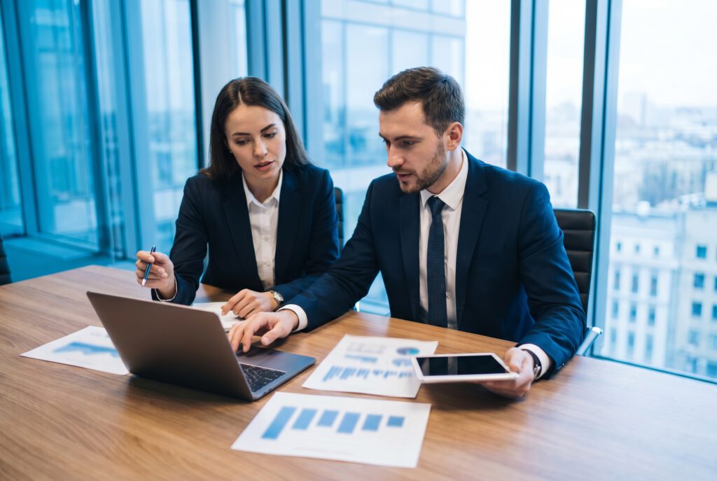 Firmenauskunft im B2B mit Fokus auf Prüfung seriöser Geschäftspartner und Risikobewertung