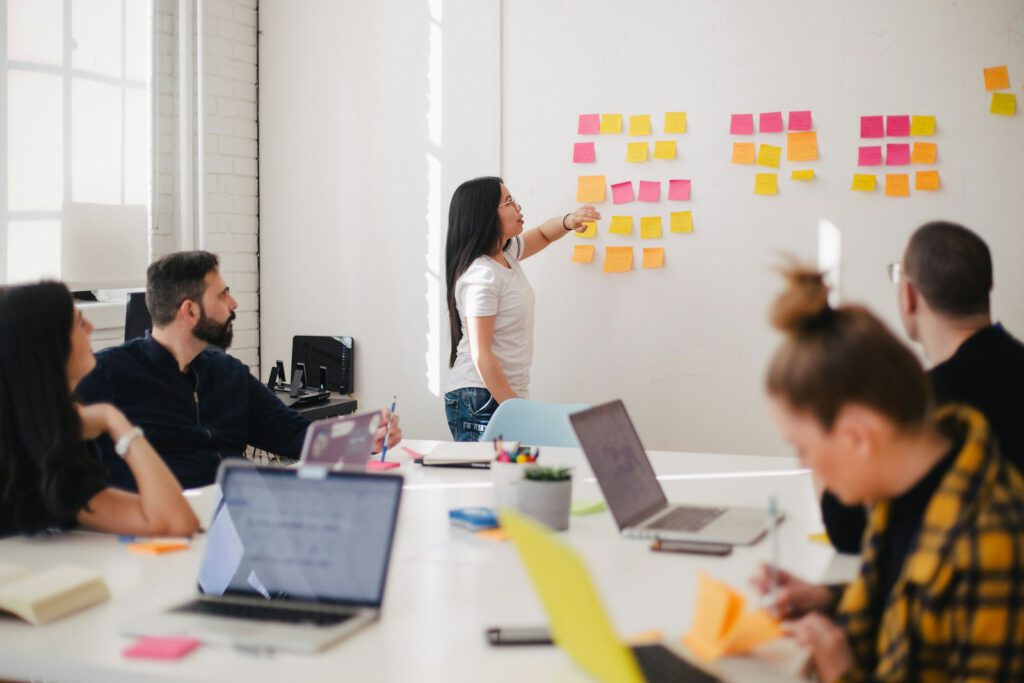 Bonitätsscore Unternehmen: B2B-Team bewertet Kreditlimit, Zahlungsziel und Bonitätsrisiko